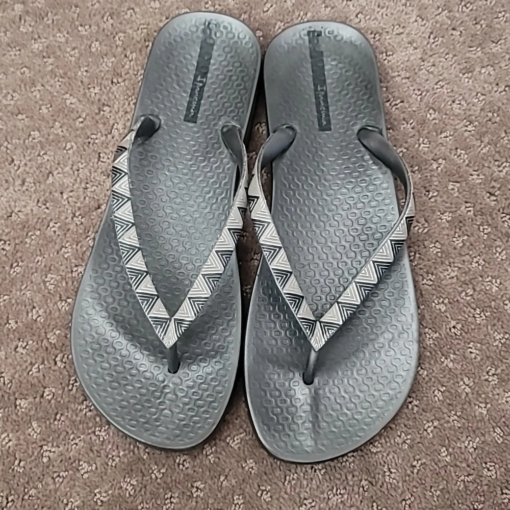 Ipanema gray flip flops size 39/40 - Picture 1 of 2
